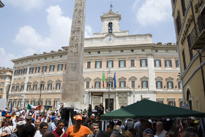 Manifestazione in Piazza Monte Citorio