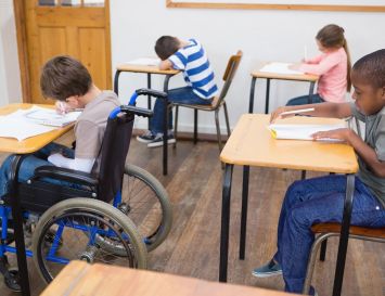 bambini con disabilità e non a scuola